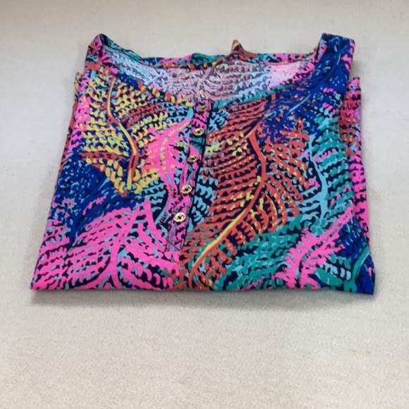 Lilly Pulitzer Tops - EUC woman’s 3/4 sleeve Lilly Pulitzer shirt
